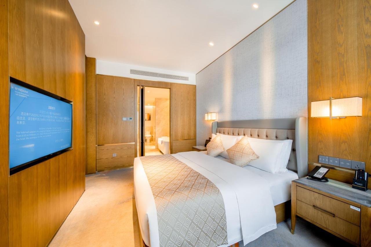 Wyndham Shiyan Downtown Hotel ภายนอก รูปภาพ
