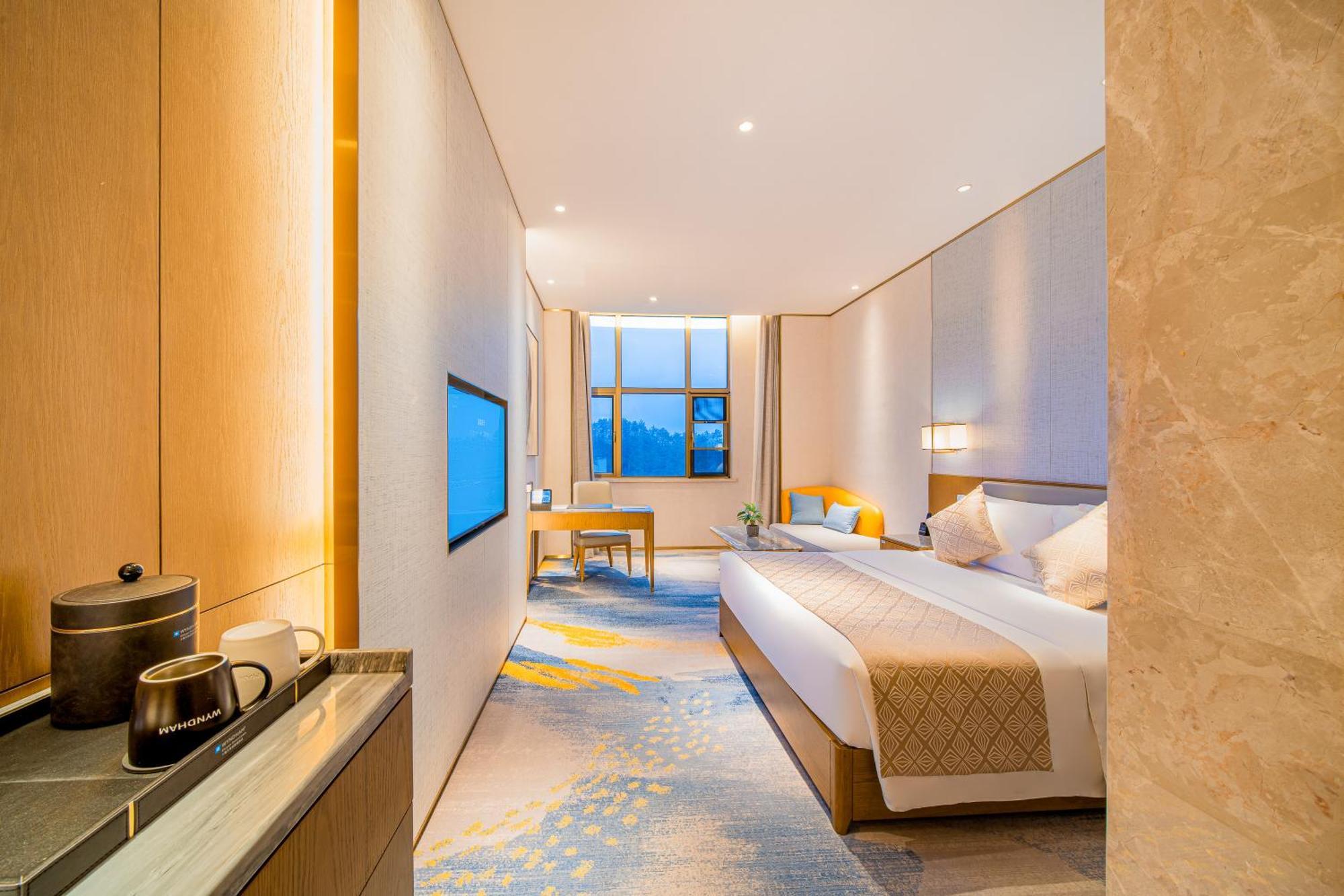Wyndham Shiyan Downtown Hotel ภายนอก รูปภาพ